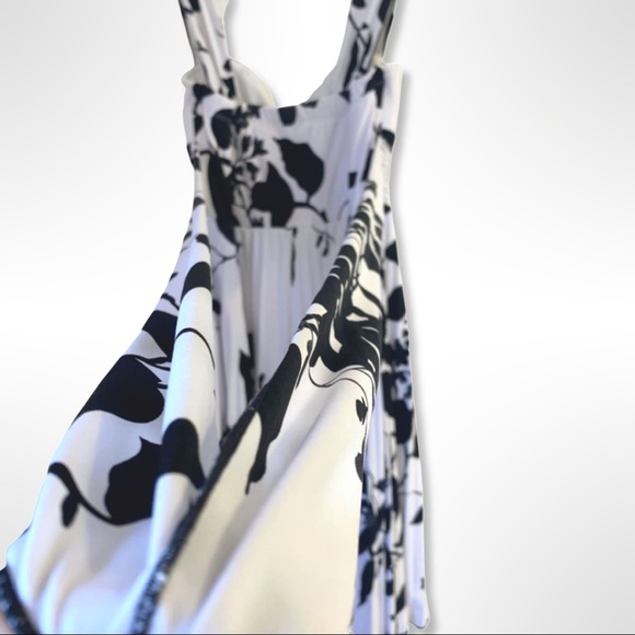 SPEECHLESS • Black and White Sleeveless Floral Dress - Picture 3 of 13